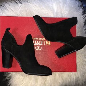 Vince Camuto Black Suede Laser Cut Heeled Booties